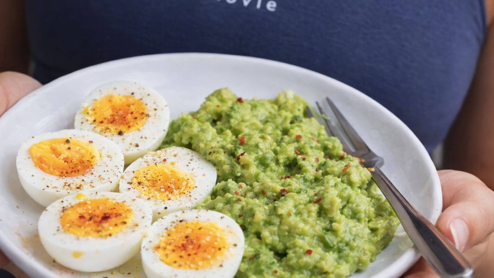 Ovos com Abacate - Lanche Low Carb - Movie Fitness