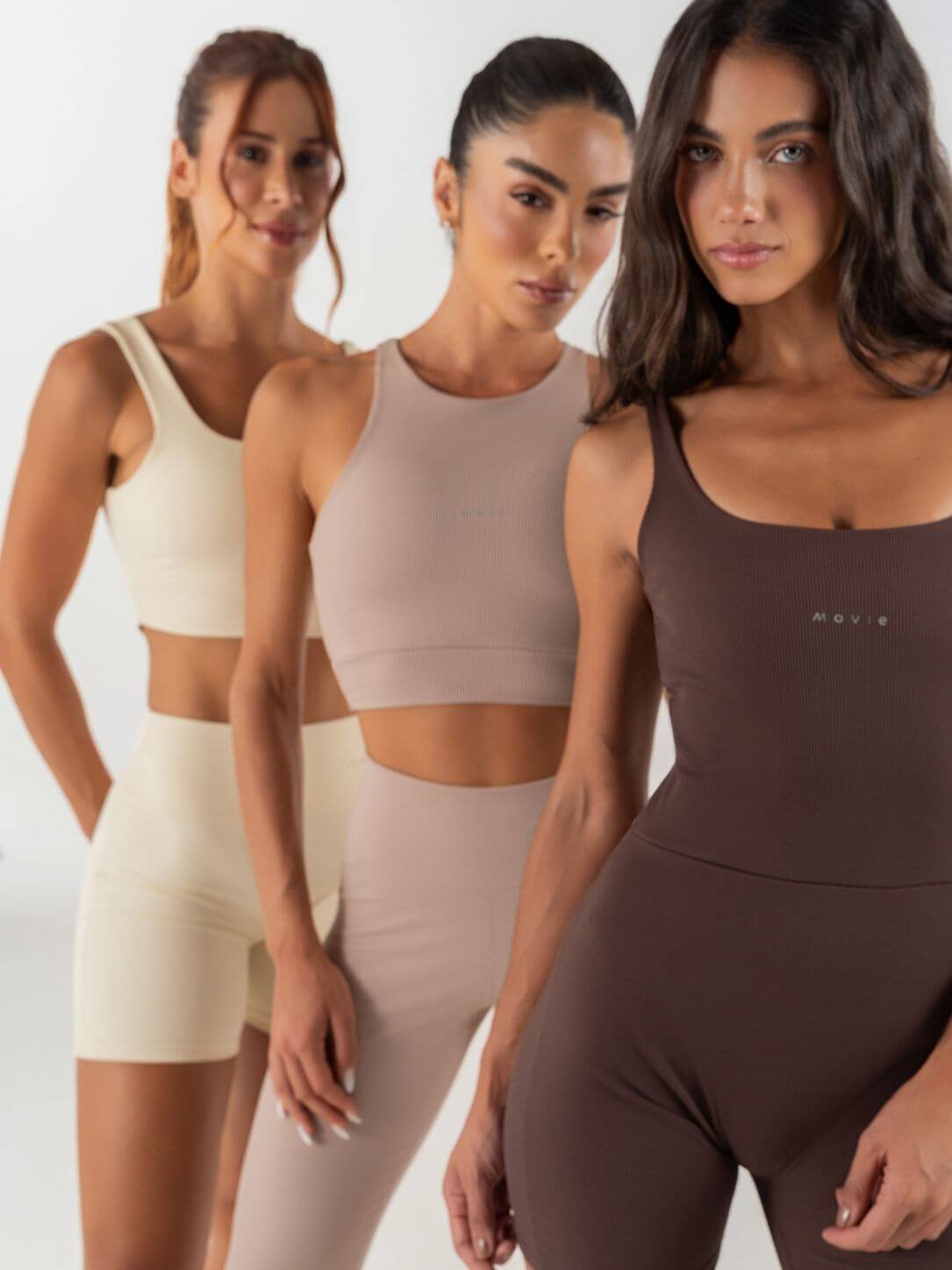 Look athleisure com pe&ccedil;as da Cole&ccedil;&atilde;o Pulsar Movie Fitness em tons terrosos