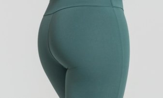Detalhe do tecido com zero transpar&ecirc;ncia da legging fitness