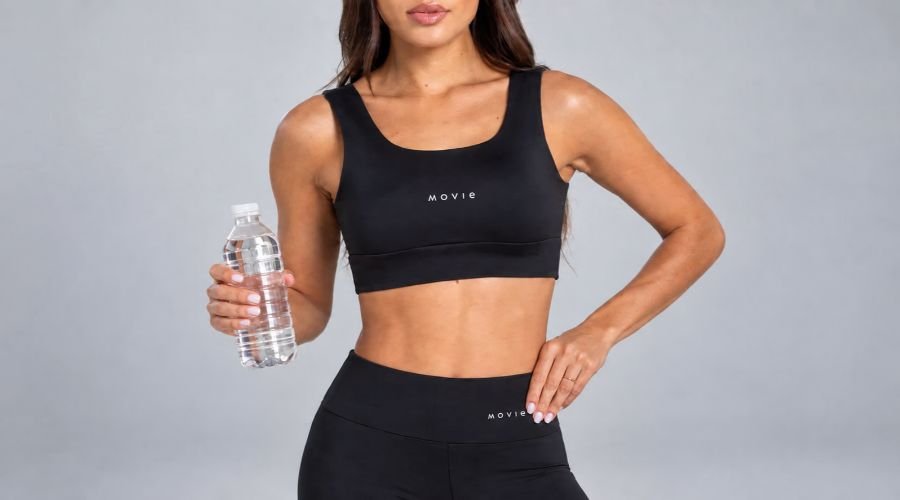 Conjunto Top e Calça Preto - Modelo com água (2)